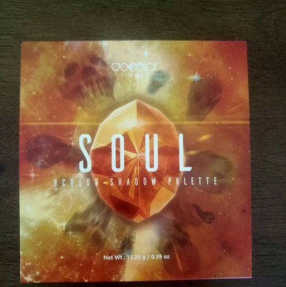 Gemstone Eyeshadow - Picture 2 of 3